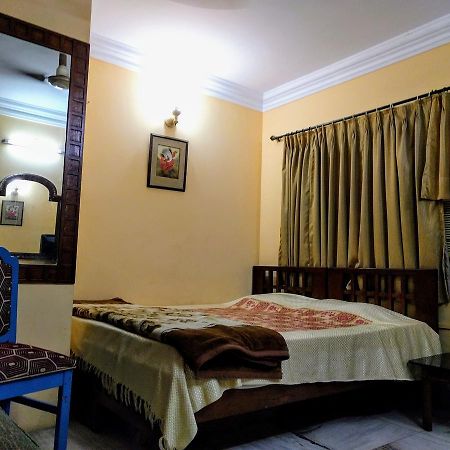 Ashray Guesthouse Калькутта Экстерьер фото