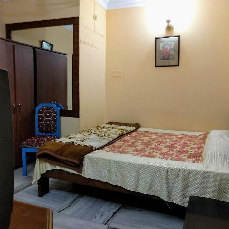 Ashray Guesthouse Калькутта Экстерьер фото